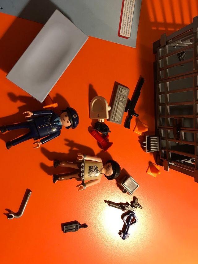 Caja cuartel policía de Playmobil