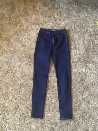 Pantalon vaquero mujer Bershka de segunda mano por 9 EUR en Churriana en  WALLAPOP