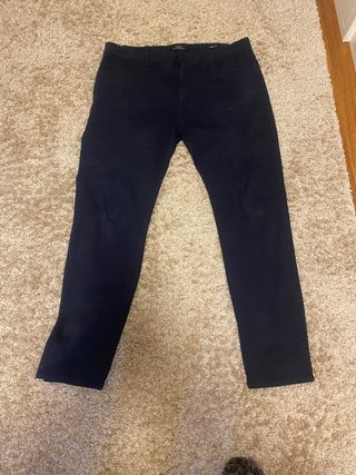 Pack Pantalones chinos Bershka talla 48 de segunda mano por 25 EUR en  Mataró en WALLAPOP