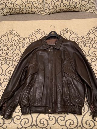 Chaqueta cuero de segunda mano por 30 EUR en Torrejón de Ardoz en WALLAPOP