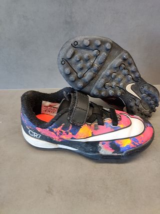 Botas de fútbol con velcro de segunda mano en WALLAPOP