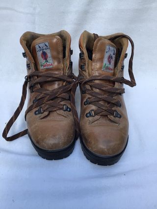 Botas de montaña, treking, talla 38-39. JEFEDA de segunda mano por 30 EUR  en Orihuela en WALLAPOP