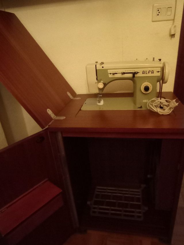 Maquina de coser Alfa 482