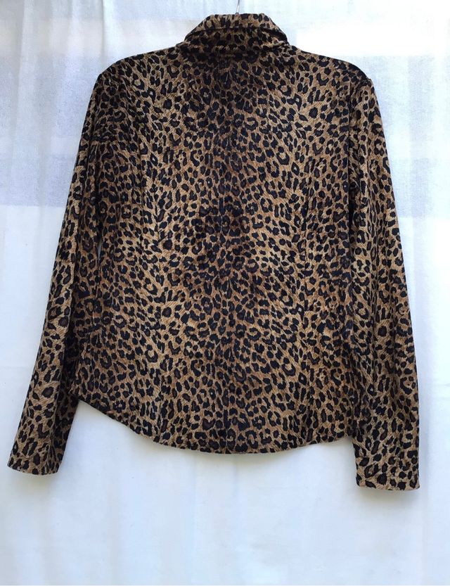 Camisa estampada animal print, talla 38