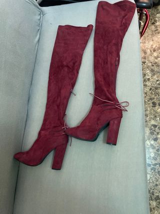 Botas altas color granate de segunda mano por 8 EUR en Llíria en WALLAPOP