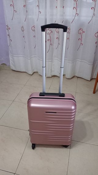 Maleta de color rosa pequeña de segunda mano por 30 EUR en Albuixech en  WALLAPOP