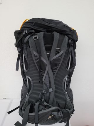THE NORTH FACE HYDRA 38 de segunda mano por 99,99 EUR en Tavernes Blanques  en WALLAPOP