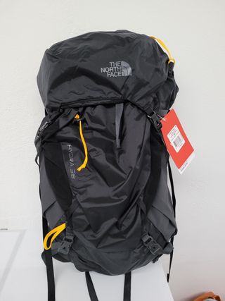 THE NORTH FACE HYDRA 38 de segunda mano por 99,99 EUR en Tavernes Blanques  en WALLAPOP