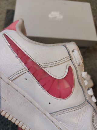 Nike Air Force 1 San Valentino SE talla 39 de segunda mano por 79 EUR en  Tarragona en WALLAPOP
