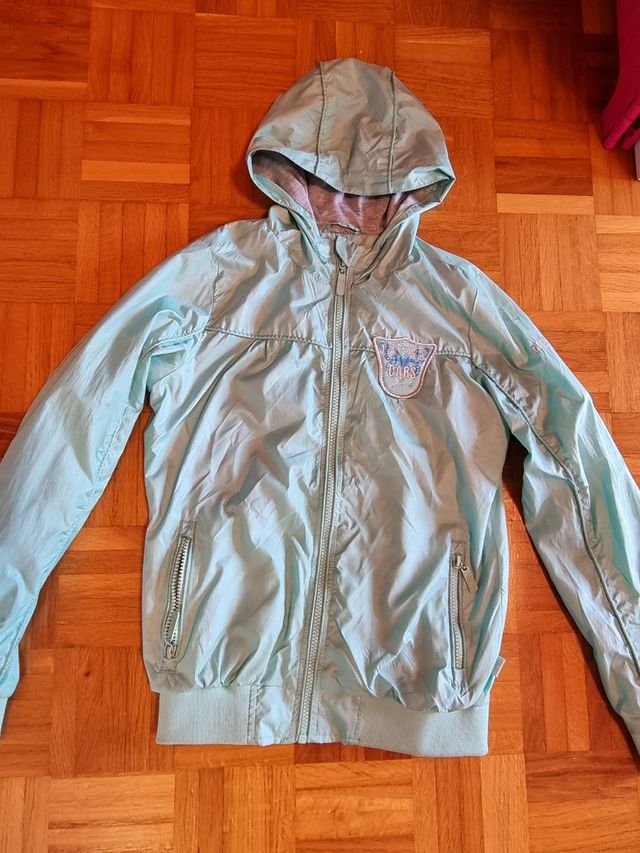 Cazadora entretiempo azul  marca Cars Jeans.