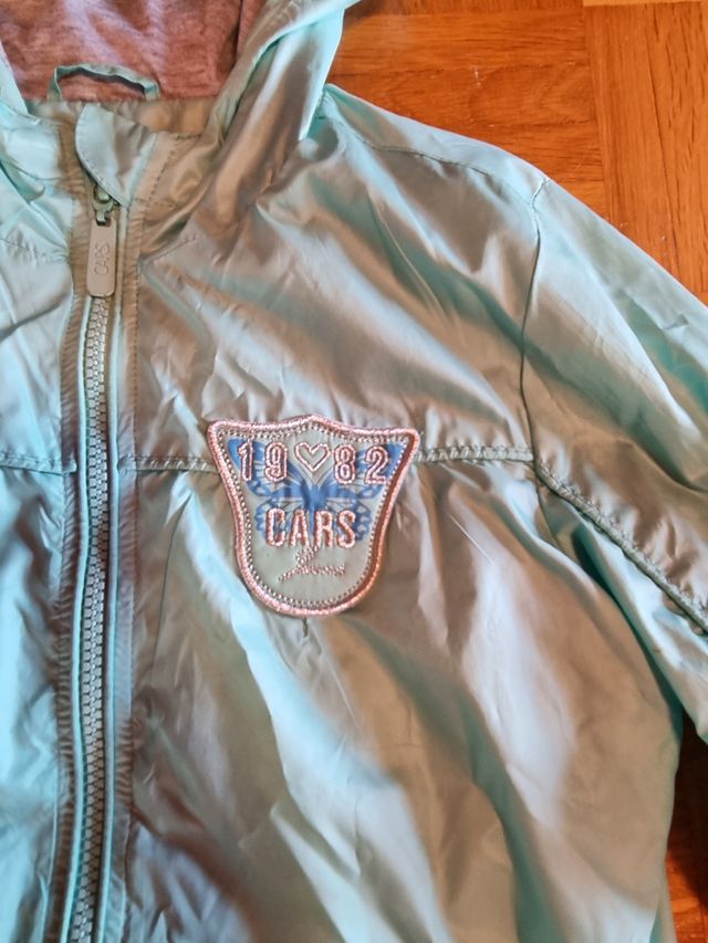 Cazadora entretiempo azul  marca Cars Jeans.