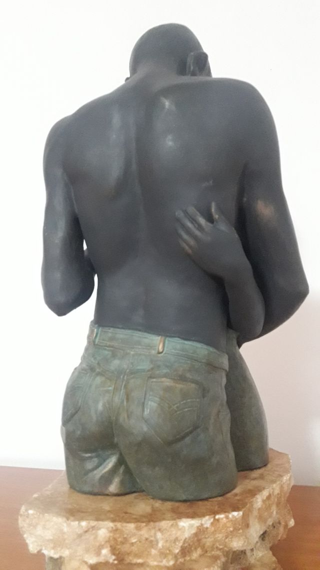 ESCULTURA DE PAREJA