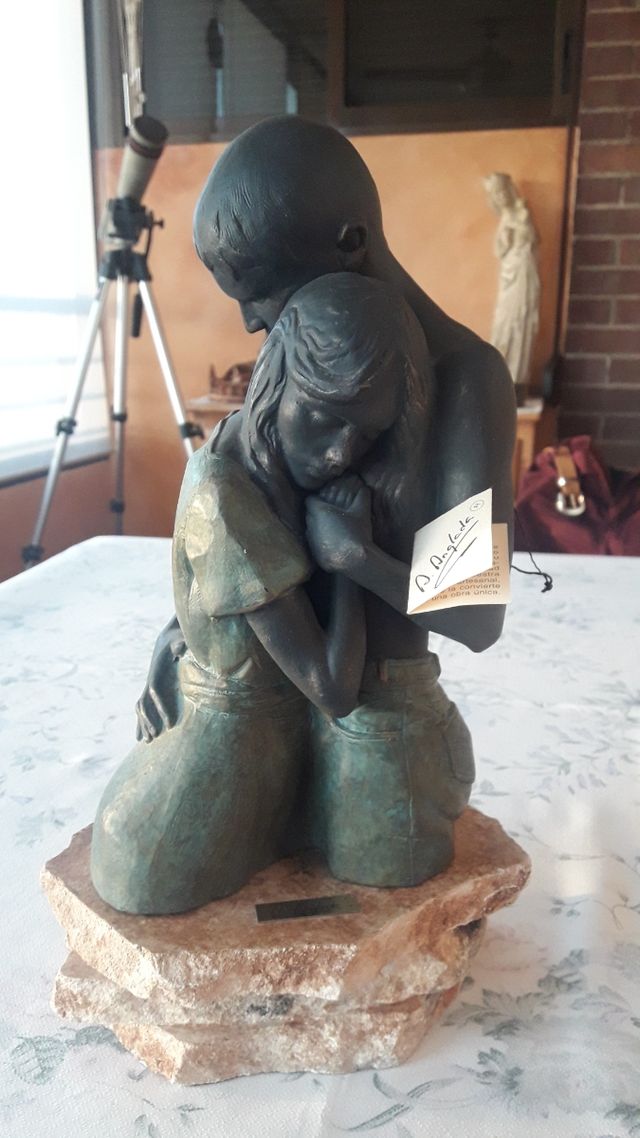ESCULTURA DE PAREJA