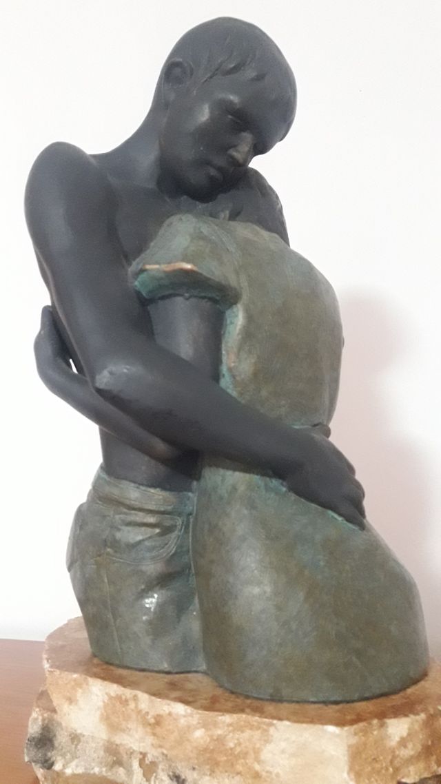 ESCULTURA DE PAREJA