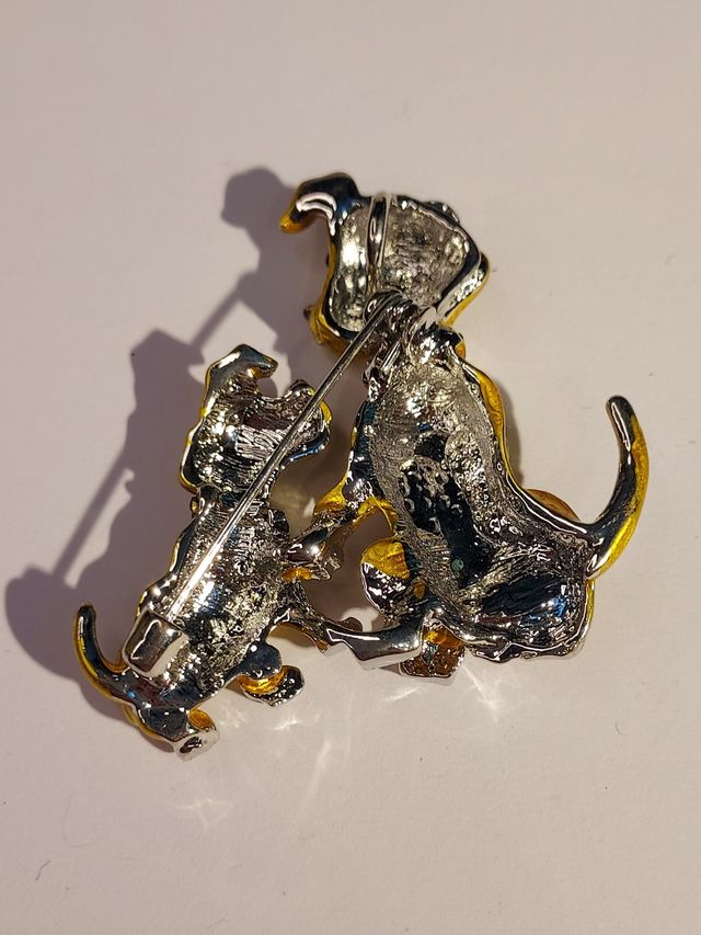 Broche de perro y perrito muy bonito color dorado