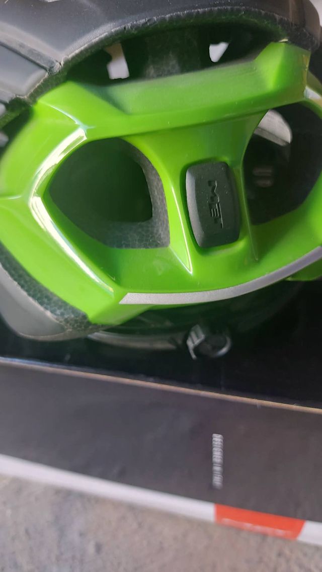 Casco MET STRALE Negro/Verde-