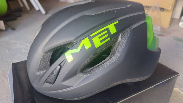 Casco MET STRALE Negro/Verde-