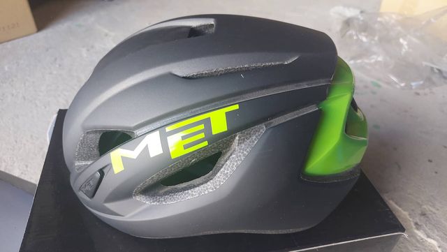 Casco MET STRALE Negro/Verde-
