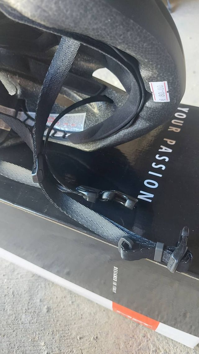 Casco MET STRALE Negro/Verde-