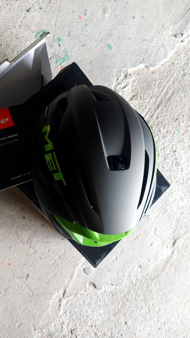 Casco MET STRALE Negro/Verde-