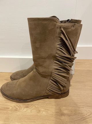 Botas marrones mustang de segunda mano por 15 EUR en León en WALLAPOP