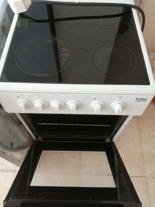 Cocina eléctrica con horno de segunda mano por 145 EUR en Maó en WALLAPOP