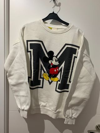 Sudadera Mickey Zara de segunda mano por 10 EUR en Móstoles en WALLAPOP