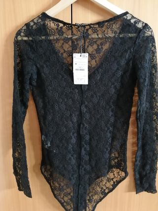 Body negro encaje Stradivarius de segunda mano por 12 EUR en Dos Hermanas  en WALLAPOP