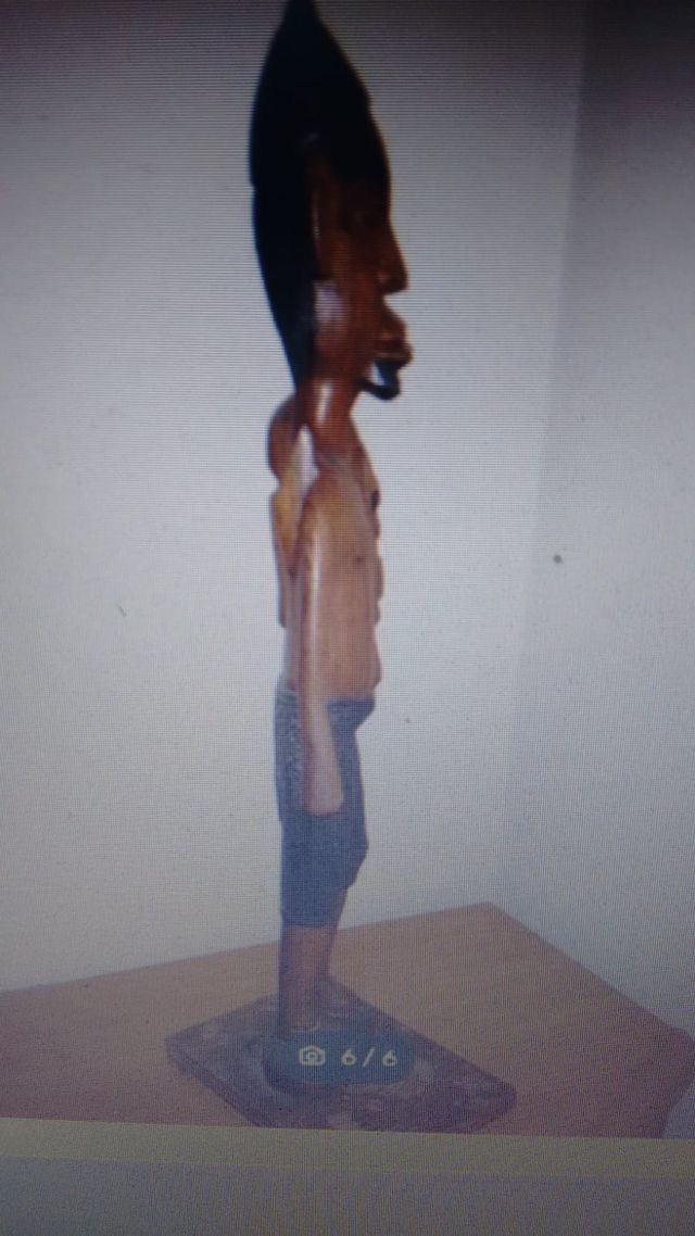 FIGURA MADERA ANTIGUA URGE MUDANZA