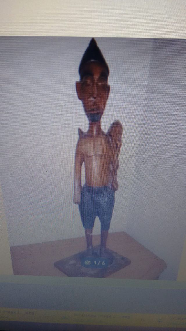 FIGURA MADERA ANTIGUA URGE MUDANZA