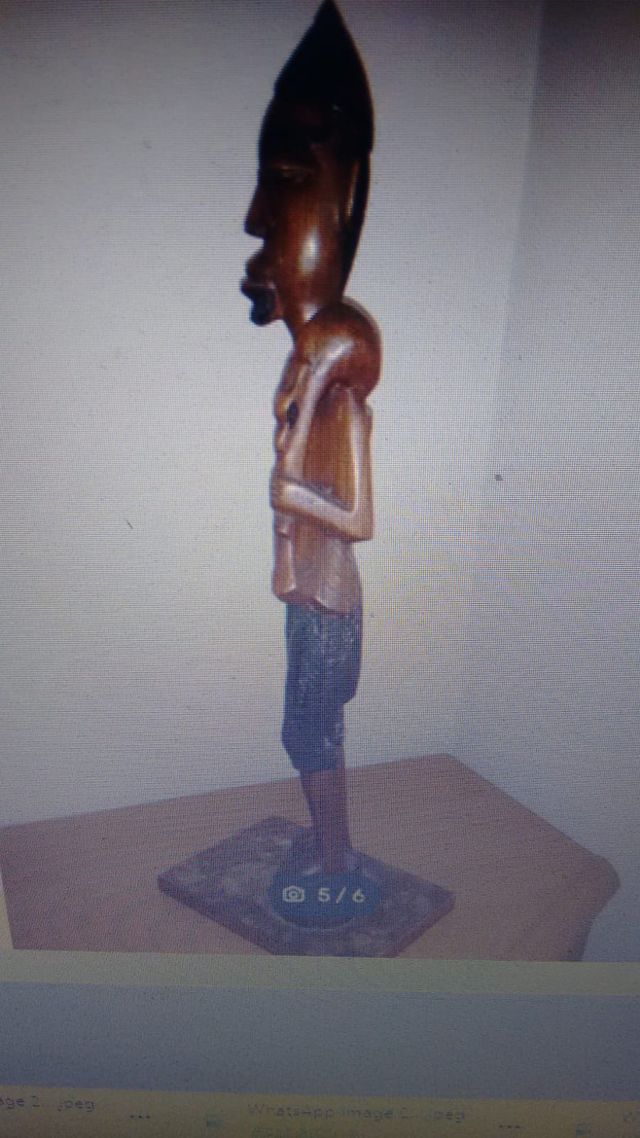 FIGURA MADERA ANTIGUA URGE MUDANZA