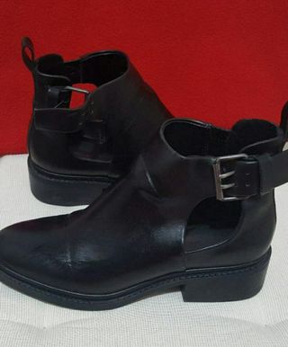 Botines Piel Zara de segunda mano por 30 EUR en Barcelona en WALLAPOP