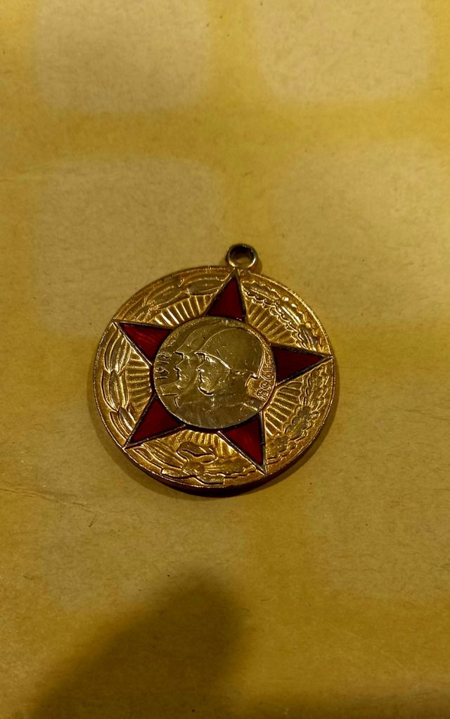 Medalla 50 Aniversario Fuerzas Armadas URSS 1968