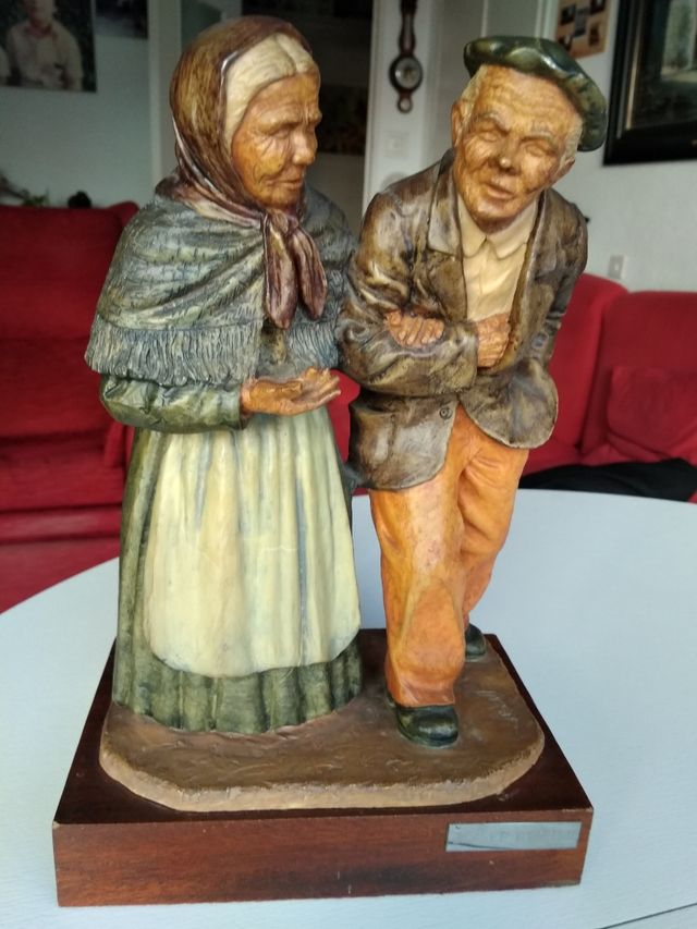 Escultura de Josep Bofil, "LOS ANCIANOS".