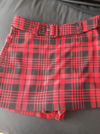 Falda pantalon cuadros stradivarius de segunda mano por 10 EUR en Zaragoza  en WALLAPOP