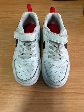 Playeros Nike niño talla 30 de segunda mano por 10 EUR en Oviedo en WALLAPOP