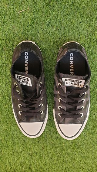 Converse negras talla 36,5 de segunda mano por 12 EUR en Cáceres en WALLAPOP