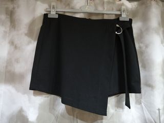 Falda-pantalón corto Shein talla L de segunda mano por 6 EUR en Cornellà de  Llobregat en WALLAPOP