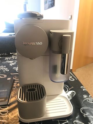 Nespresso DeLonghi Lattissima one, nueva. de segunda mano por 139 EUR en  Madrid en WALLAPOP