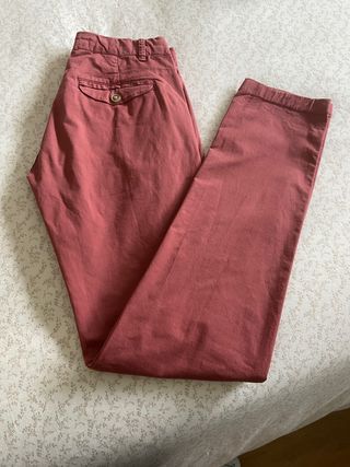 Pantalón Chino Bershka, nuevo de segunda mano en Madrid en WALLAPOP