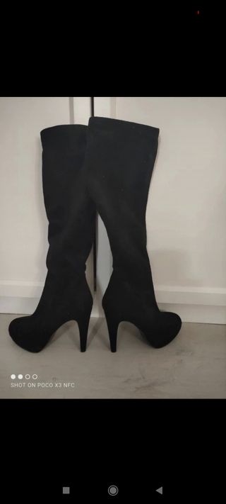 Botas Altas negres mascaro de segunda mano por 25 EUR en Ferreries en  WALLAPOP