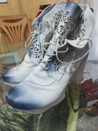 Botines tacón ancho de segunda mano por 10 EUR en Massamagrell en WALLAPOP