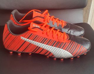 Botas de fútbol talla 45 de segunda mano en Barcelona en WALLAPOP