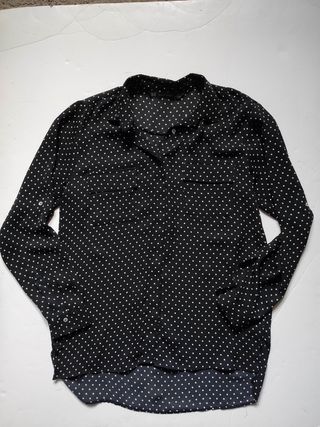 Camisa lunares Zara de segunda mano por 6,9 EUR en Barcelona en WALLAPOP