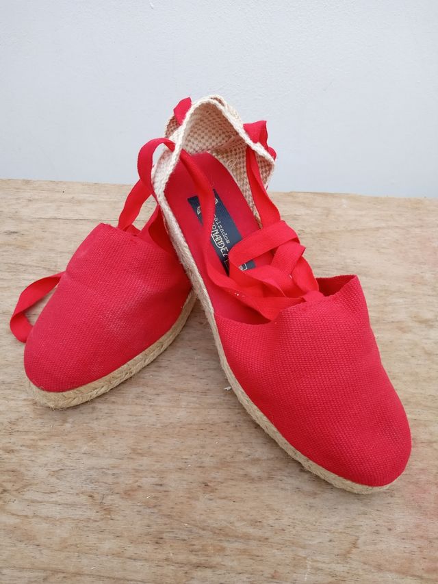 zapatillas te tela y esparto con suela de goma,