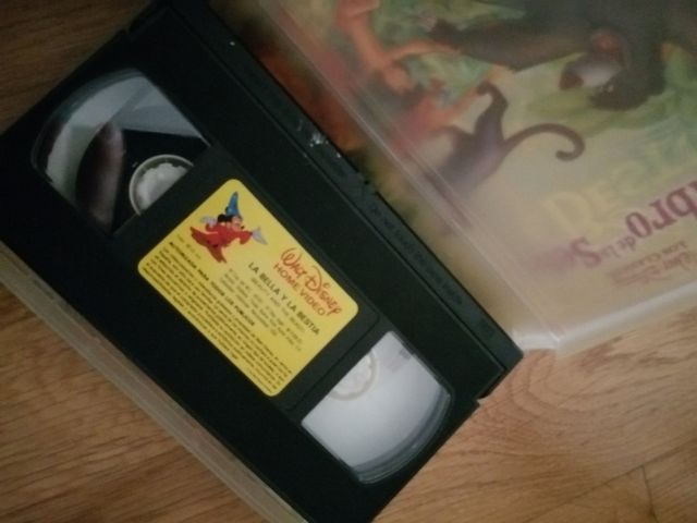 PELICILA VHS LA BELLA Y LA BESTIA.