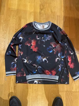 Sudadera mujer Pull\u0026amp;Bear M negra flores de segunda mano por 6 EUR en  Zaragoza en WALLAPOP