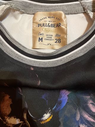 Sudadera mujer Pull\u0026amp;Bear M negra flores de segunda mano por 6 EUR en  Zaragoza en WALLAPOP