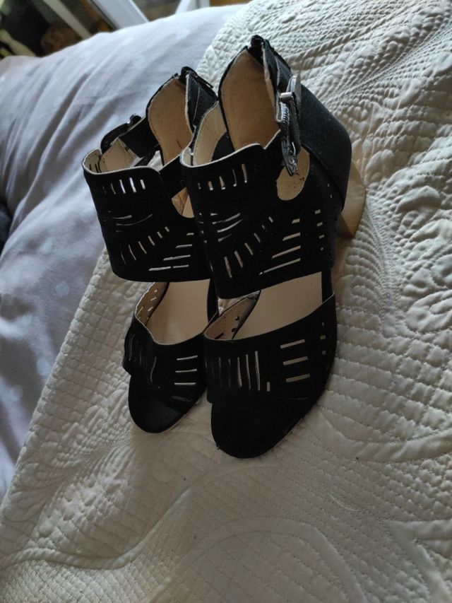 Sandalias negras número 38