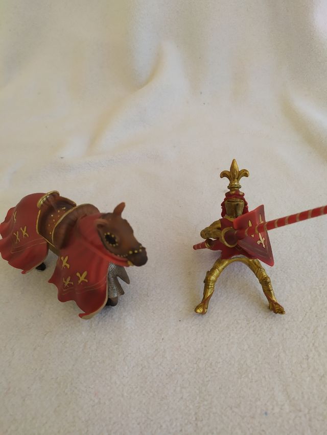 figura caballero torneo flor de lis schleich PVC